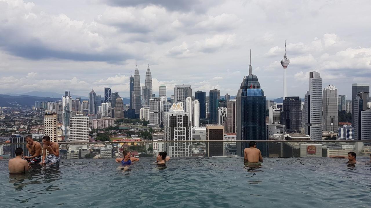 Skybed Over The Sky Hostel @Regalia Suites & Residences Kl Kuala Lumpur Zewnętrze zdjęcie